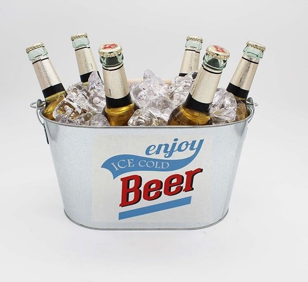 Metalleimer Bierkühler mit Flaschen und Eis